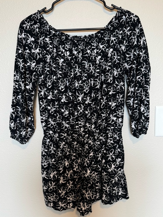 Banana Republic Pants - Banana Republic Black and White Floral Long-Sleeve Romper